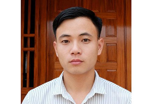 Anh Bàn
Thanh Vân,
dân tộc Dao, Trưởng thôn
Bản Đén,
xã Tùng Bá.