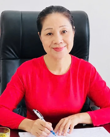 Đồng chí Vũ Thị Bé, nguyên Ủy viên BCH Đảng bộ tỉnh,
nguyên Tổng Biên tập Báo Tuyên Quang, nguyên Chủ tịch Hội Nhà báo tỉnh