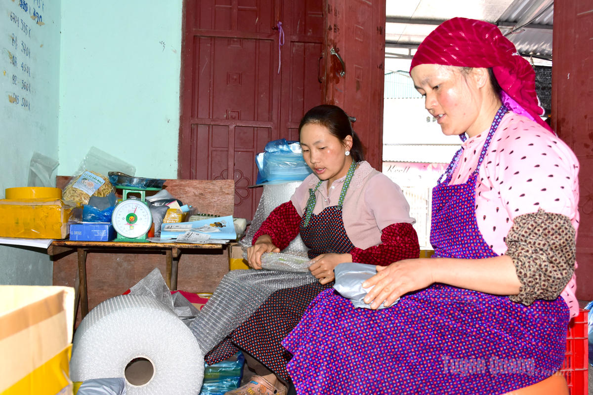 Xưởng bánh của gia đình anh Nguyễn Đình Cường và chị Là Thị Lanh tạo công ăn việc làm cho gần 20 lao động.