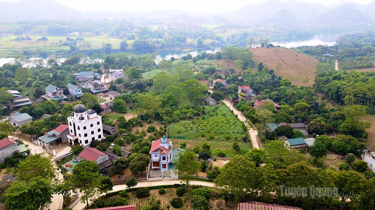 Diện mạo nông thôn nhiều đổi mới ở xã Kim Bình.