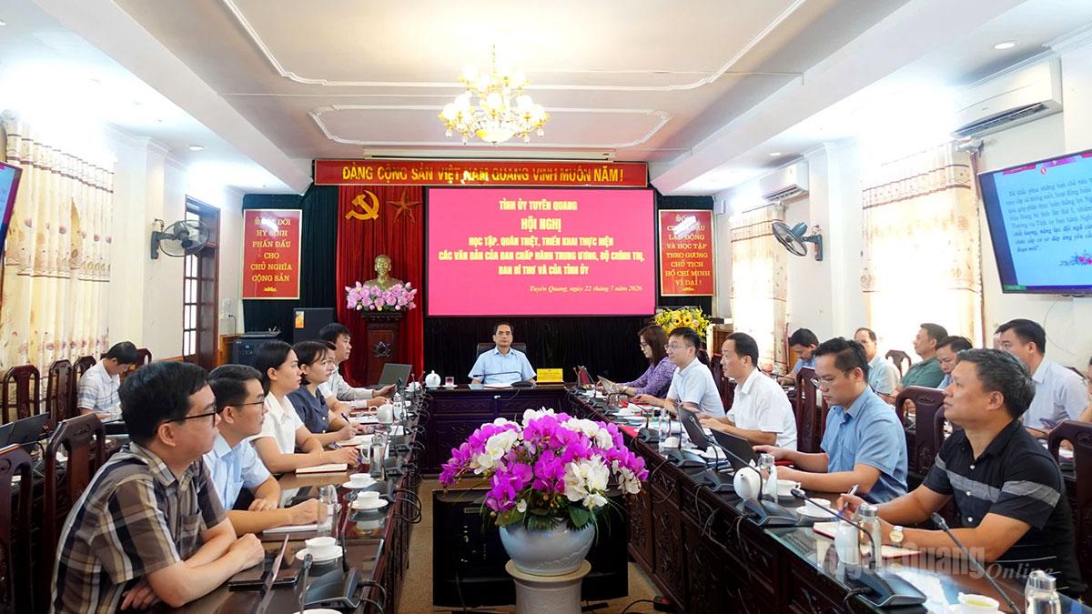 Các đại biểu dự hội nghị tại điểm cầu HĐND tỉnh. Ảnh: Ngọc Hưng.
