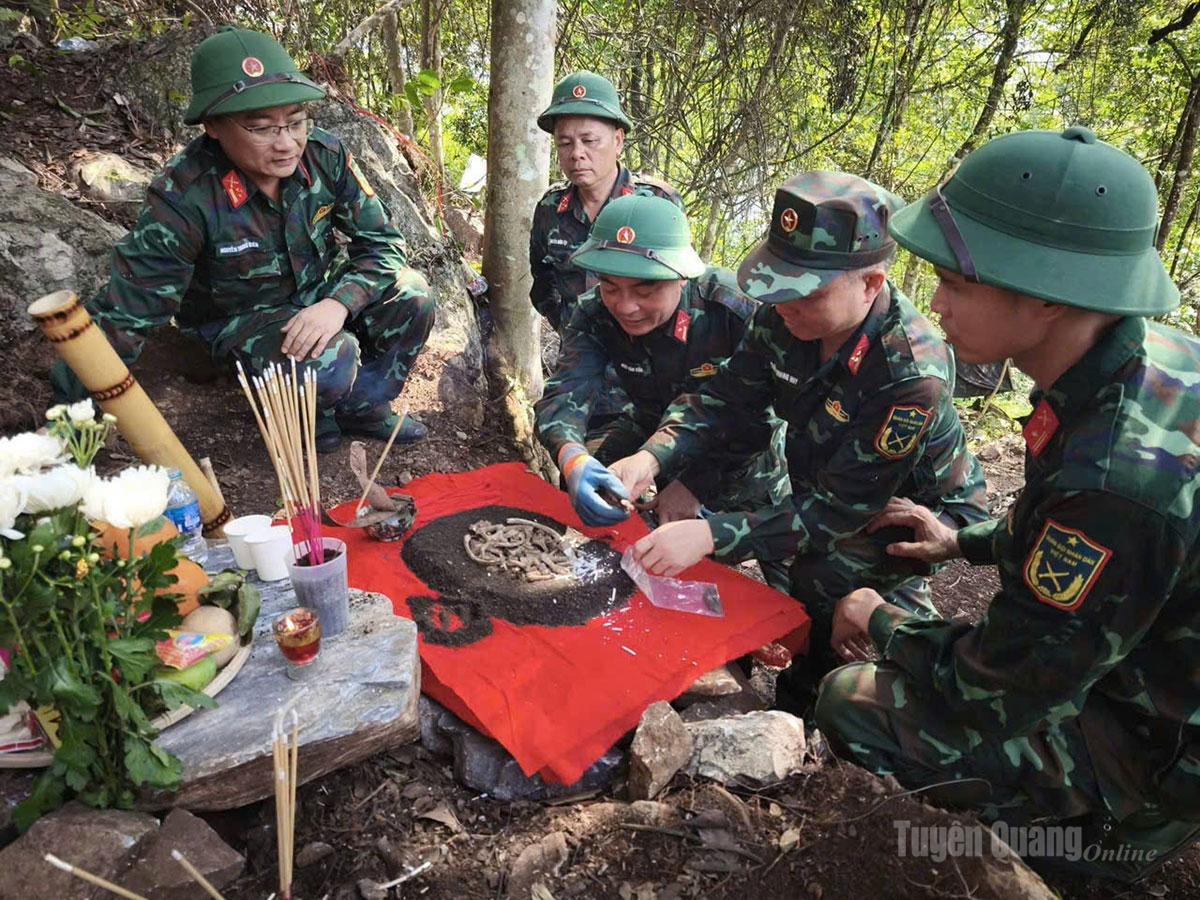 Cán bộ, nhân viên Đội tìm kiếm quy tập hài cốt liệt sĩ, Bộ CHQS tỉnh, quy tập hài cốt liệt sỹ trên điểm cao 685, xã Thanh Thủy