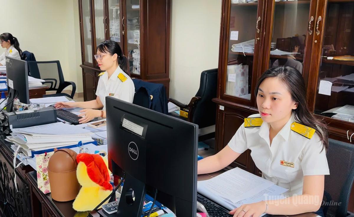 Thuế tỉnh Tuyên Quang tăng cường ứng dụng công nghệ thông tin trong quản lý, rà soát, phân loại nợ thuế, nâng cao hiệu quả công tác thu hồi nợ đọng trên địa bàn.