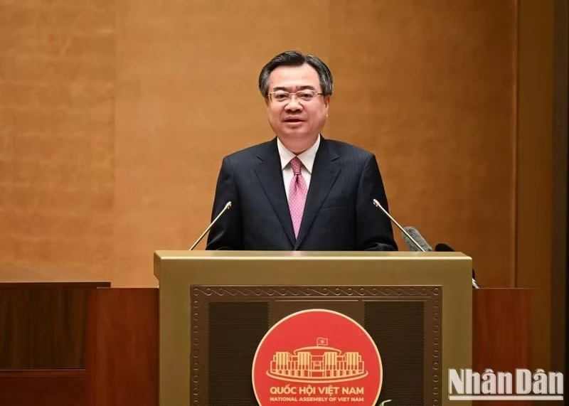 Politburo member, Secretary of the Party Central Committee, Chairman of the Party Central Committees Commission for Policies and Strategies Nguyen Thanh Nghi speaks at the national conference to disseminate and implement resolutions adopted at the third plenum of the 14th Party Central Committee on July 29. (Photo: NDO)