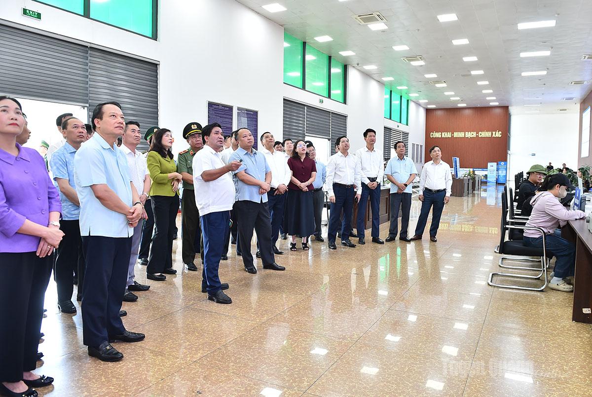 Ban Thường vụ Tỉnh ủy Tuyên Quang khảo sát mô hình cửa khẩu số và bệnh viện thông minh tại Lào Cai