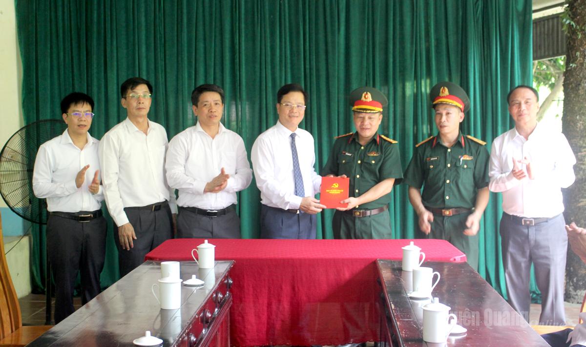 ban-to-chuc-tinh-uy-dang-huong-tri-an-cac-5_20260718190829.jpg