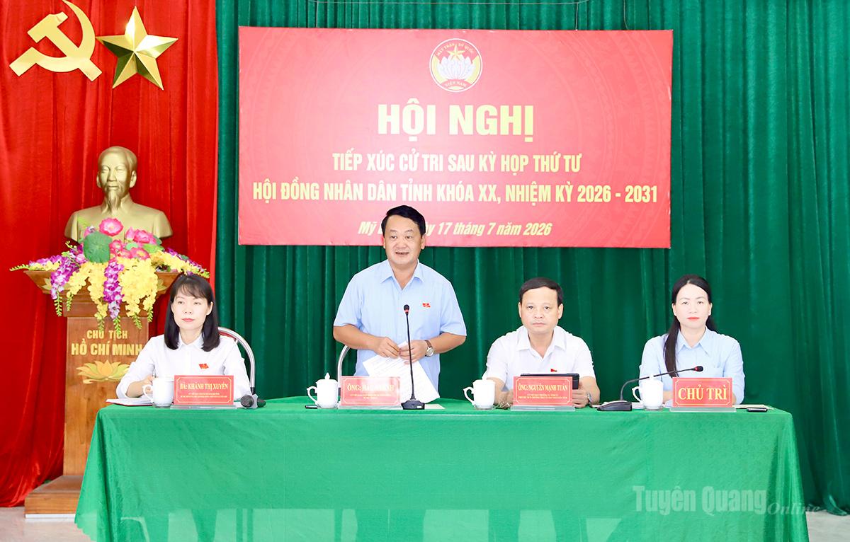 Bí thư Tỉnh ủy Hầu A Lềnh tiếp xúc cử tri phường Mỹ Lâm