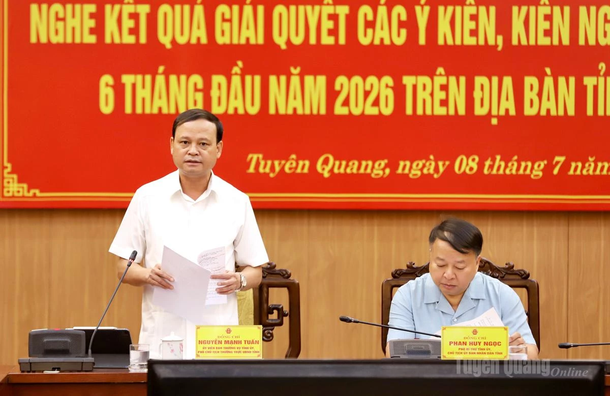 Phó Chủ tịch Thường trực UBND tỉnh Nguyễn Mạnh Tuấn điều hành thảo luận tại hội nghị.