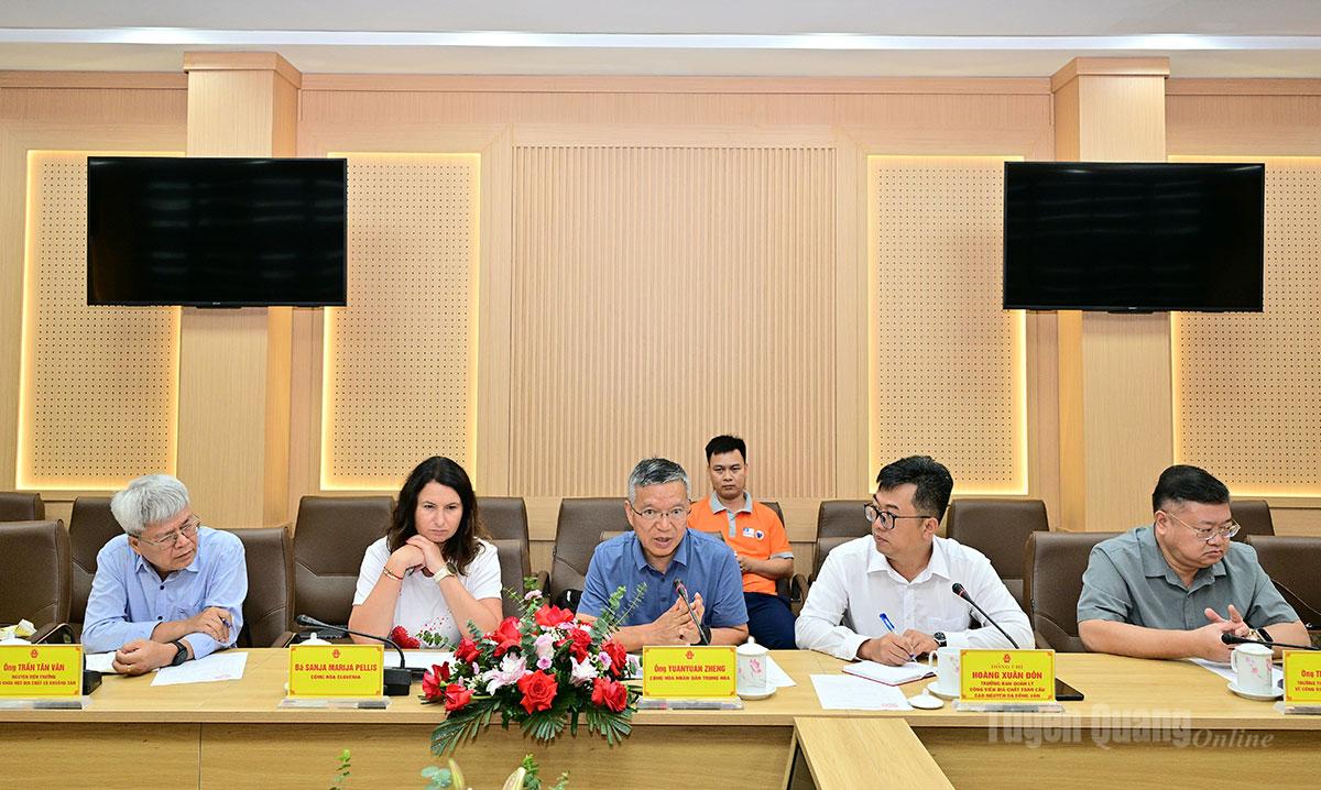 Ông Yuanyuan Zheng  chuyên gia đến từ Cộng hòa nhân dân Trung Hoa làm Trưởng đoàn phát biểu, thông báo sơ bộ chuyến khảo sát.
