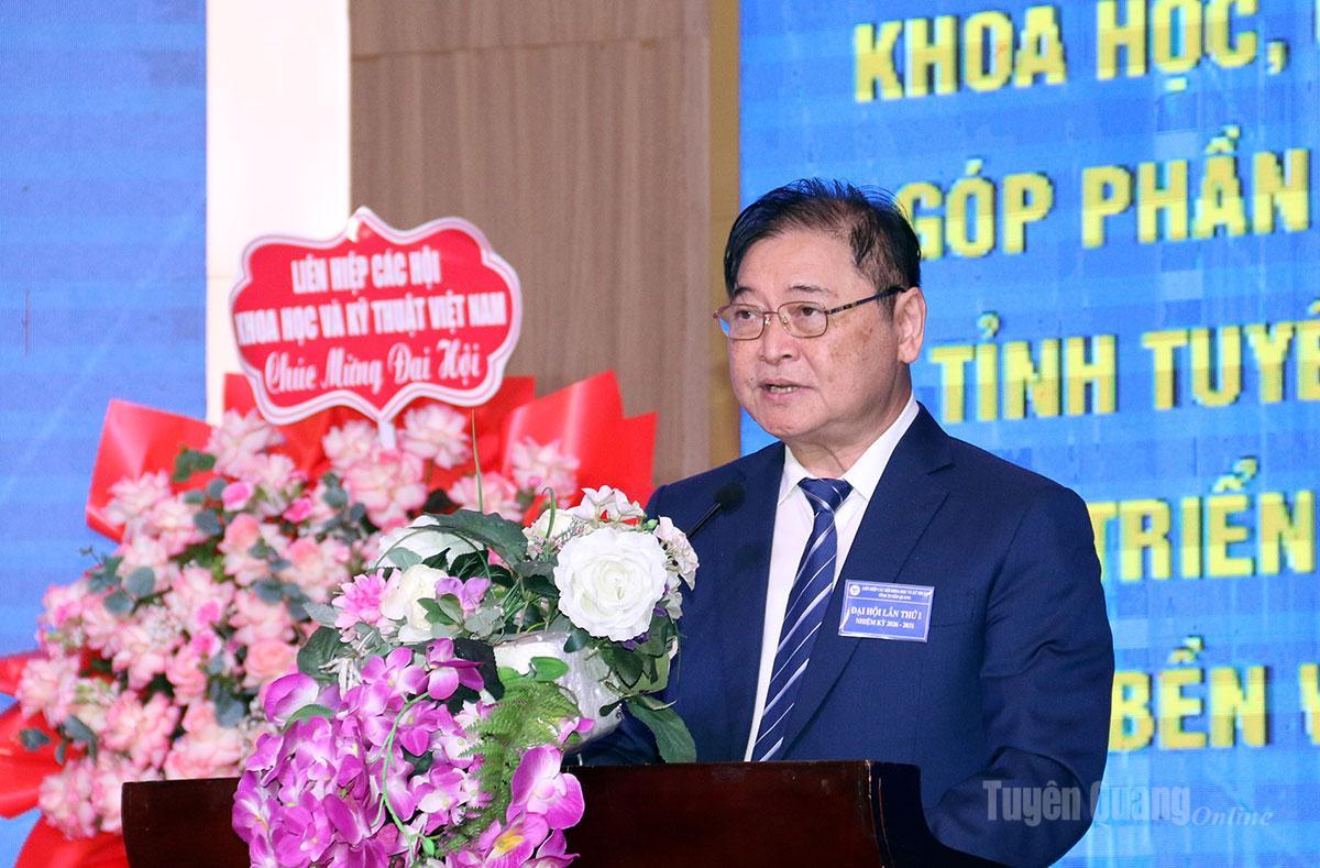 Giáo sư, Tiến sĩ khoa học Phan Xuân Dũng, Chủ tịch Liên hiệp các Hội KH&KT Việt Nam phát biểu chỉ đạo tại Đại hội.