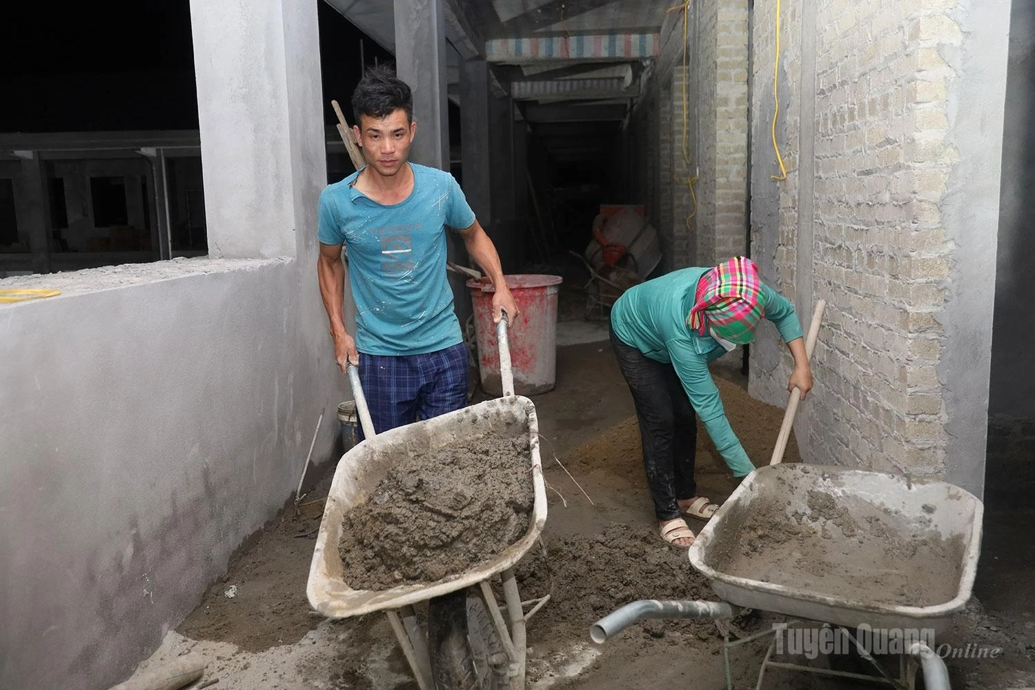 Each worker and every construction team is racing to complete their assigned tasks.