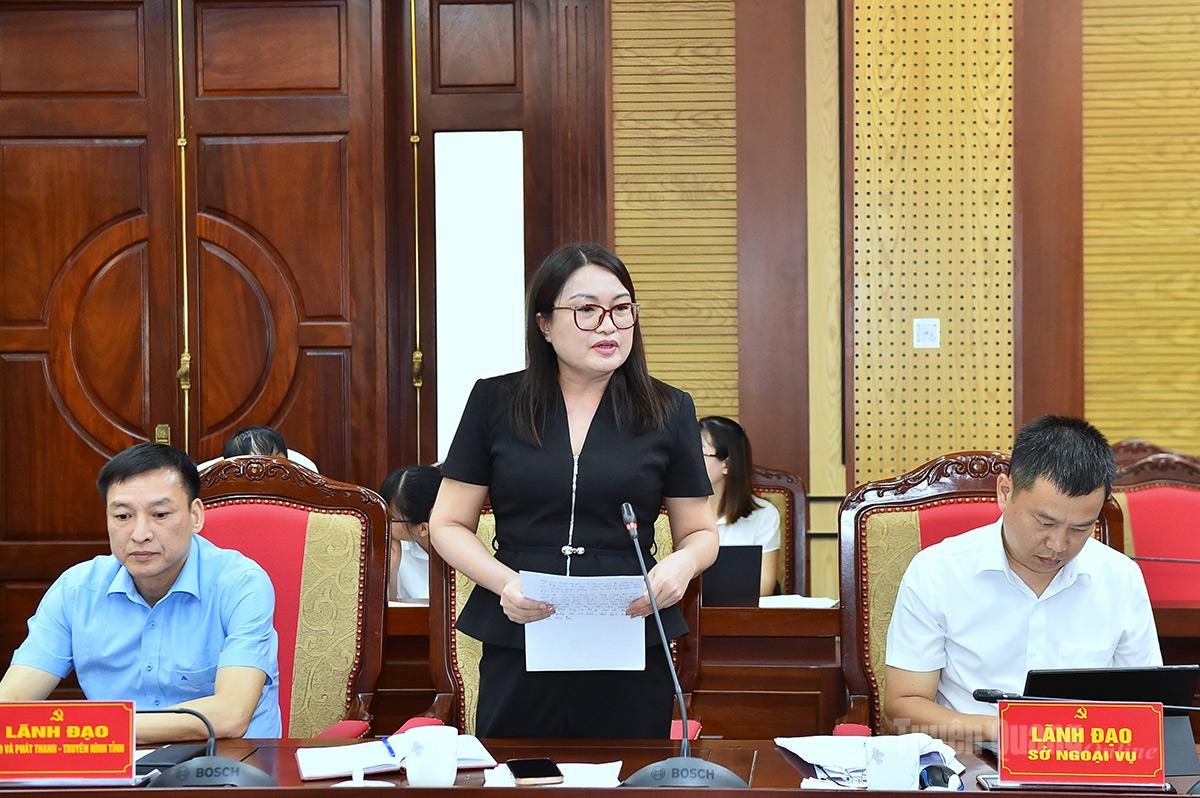 Đồng chí Nguyễn Thị Hoài Yên, Phó Giám đốc Báo và phát thanh, truyền hình Tuyên Quang phát biểu tại hội nghị.