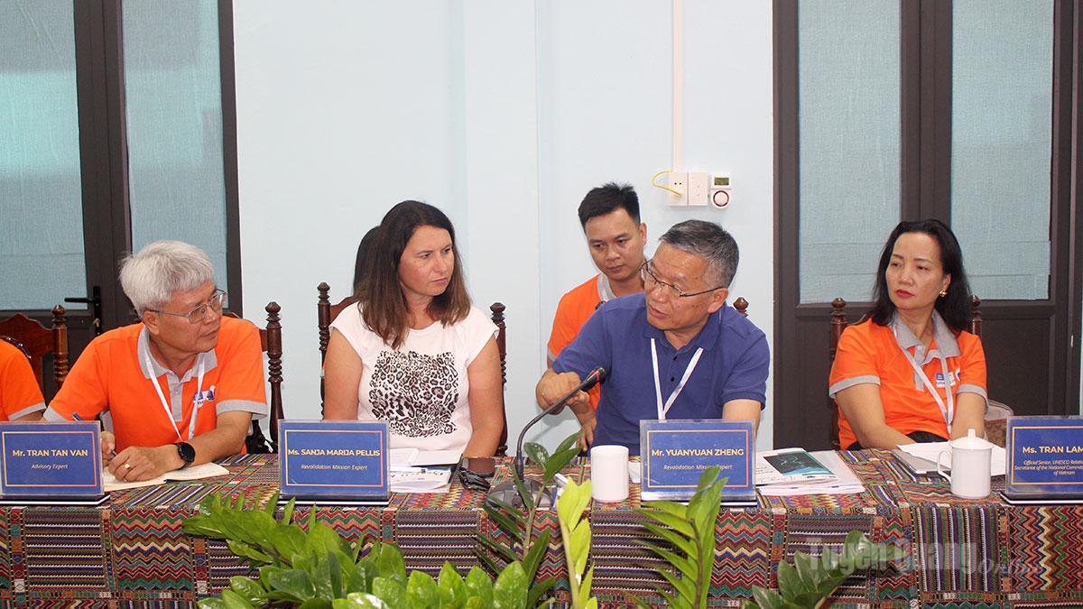 Đoàn chuyên gia Mạng lưới Công viên địa chất toàn cầu tại buổi làm việc.
