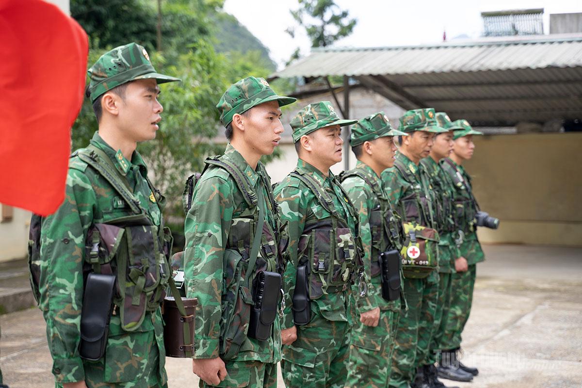 Các chiến sĩ Đội tuần tra sẵn sàng làm nhiệm vụ.