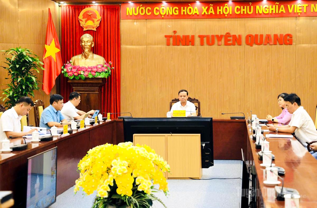Đồng chí Nguyễn Mạnh Tuấn, Ủy viên Ban Thường vụ Tỉnh ủy, Phó Chủ tịch UBND tỉnh dự hội nghị tại điểm cầu tỉnh.
