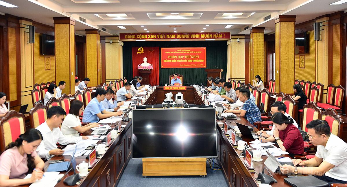 Các đại biểu dự phiên họp.