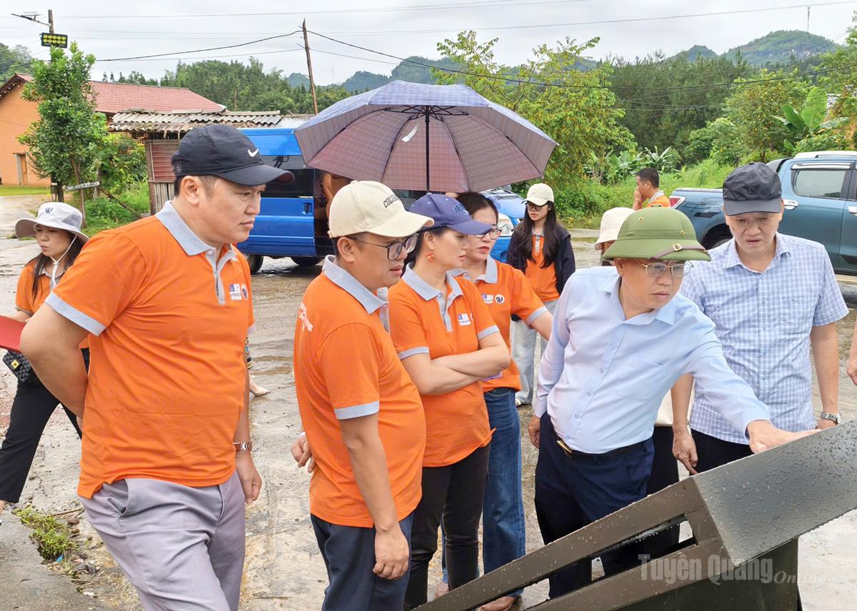 Đoàn khảo sát, rà soát các tiêu chí tại Làng Văn hóa du lịch cộng đồng Nặm Đăm, xã Quản Bạ.