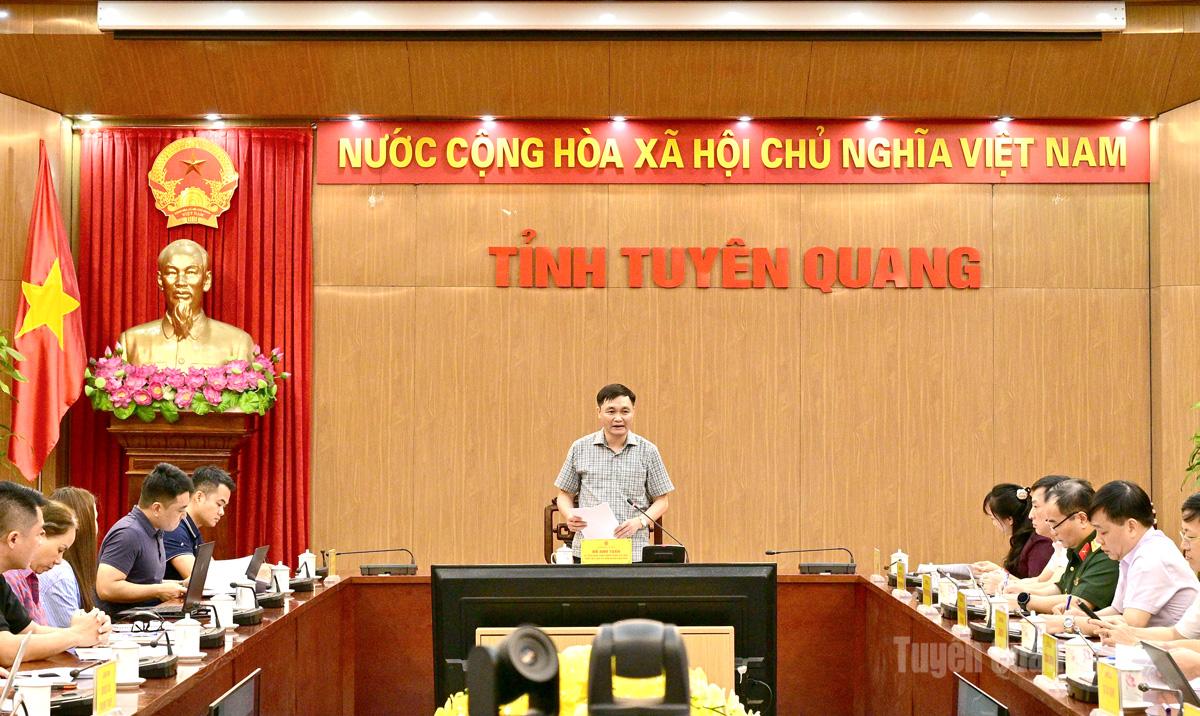 Phó Chủ tịch UBND tỉnh Đỗ Anh Tuấn chủ trì buổi làm việc.