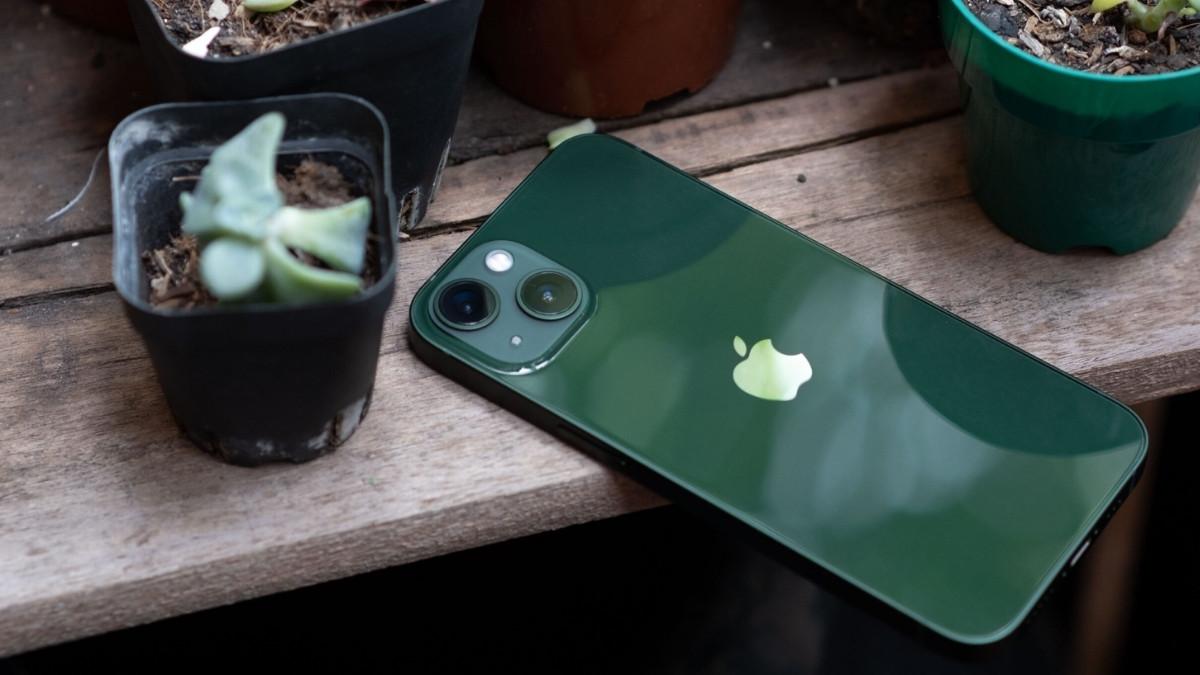 iPhone 13 có mức giá hấp dẫn và vẫn còn hàng mới.