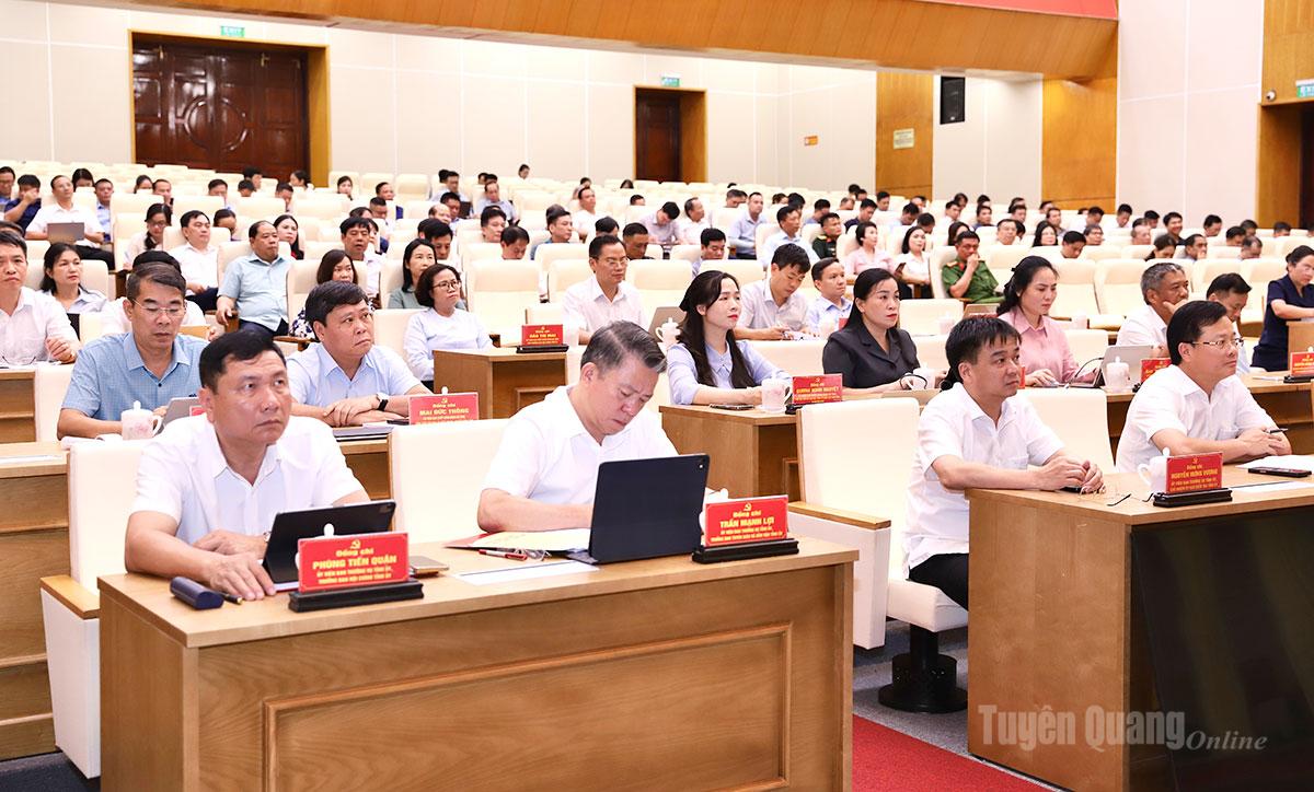 Lãnh đạo các ban xây dựng Đảng Tỉnh uỷ dự hội nghị.