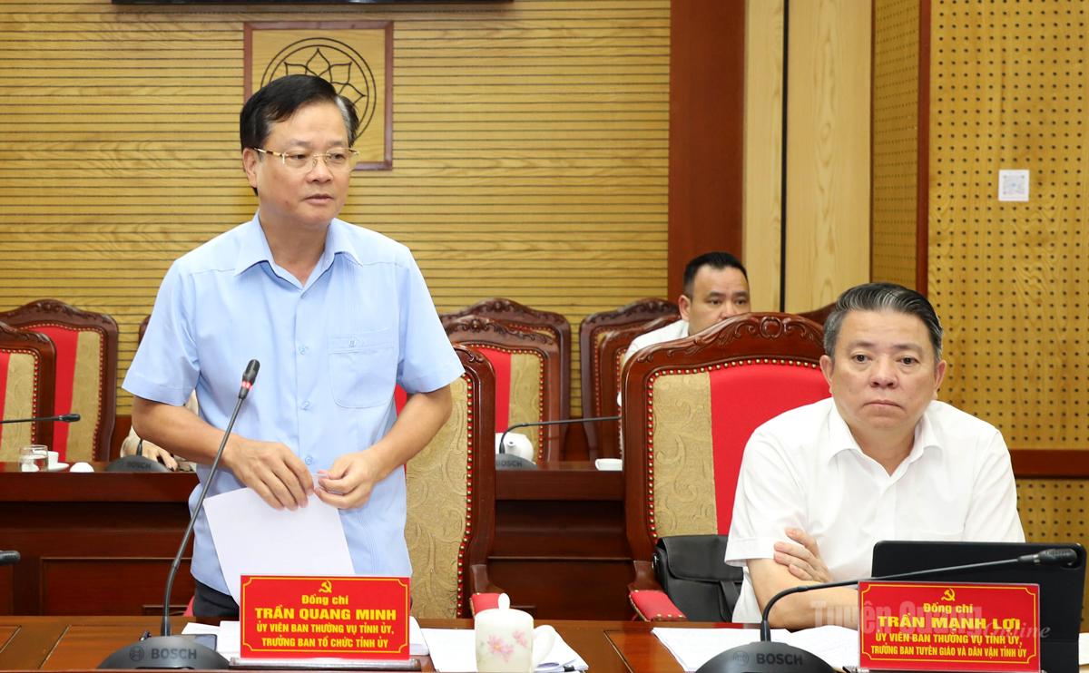 Trưởng Ban Tổ chức Tỉnh ủy Trần Quang Minh thảo luận tại hội nghị.