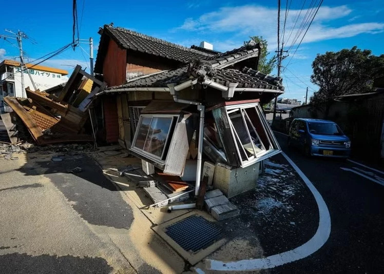 A house was damaged after the earthquake in Kumamoto Prefecture, Japan. (Photo Xinhua/VNA)