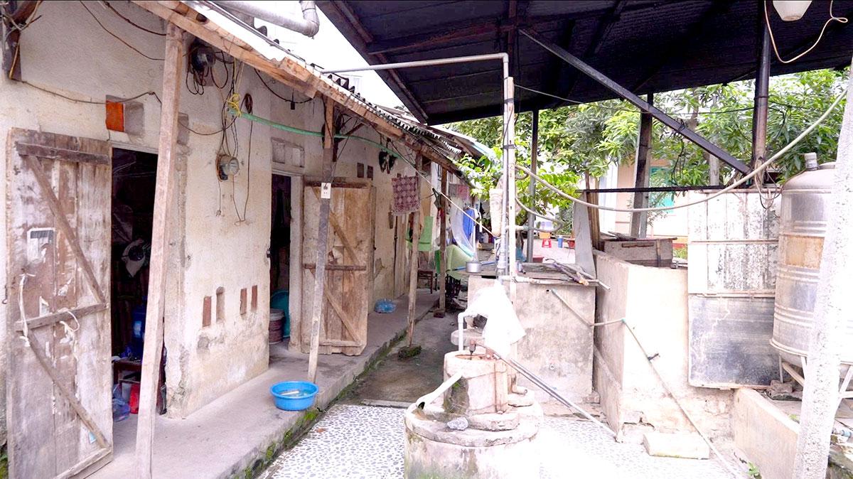 Xóm trọ xuống cấp của 17 bệnh nhân chạy thận sinh sống, tổ dân phố 17, phường Hà Giang 2.