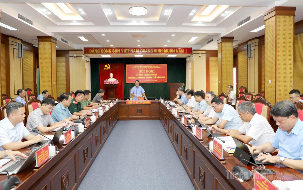 Quanh cảnh hội nghị.