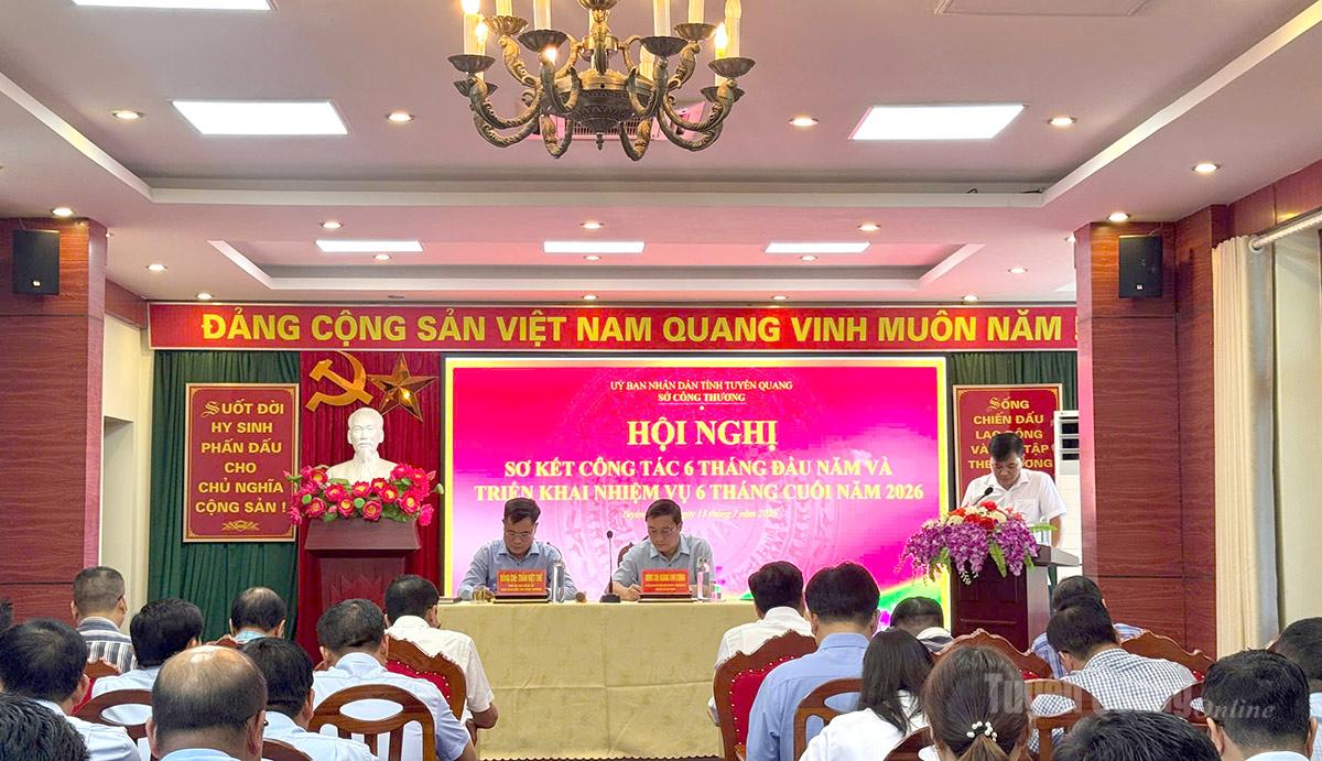 Toàn cảnh hội nghị.