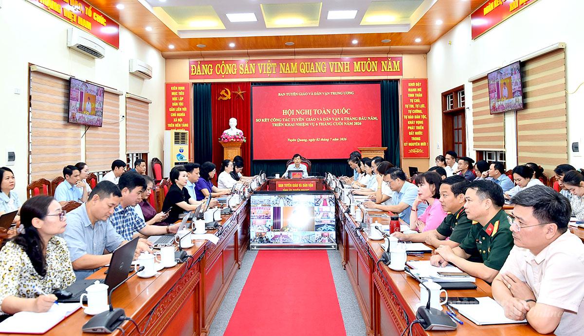Các đại biểu dự hội nghị tại điểm cầu Tuyên Quang.