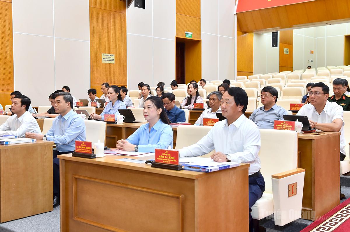 Các đồng chí Thường trực Tỉnh ủy và đại biểu tại hội nghị.