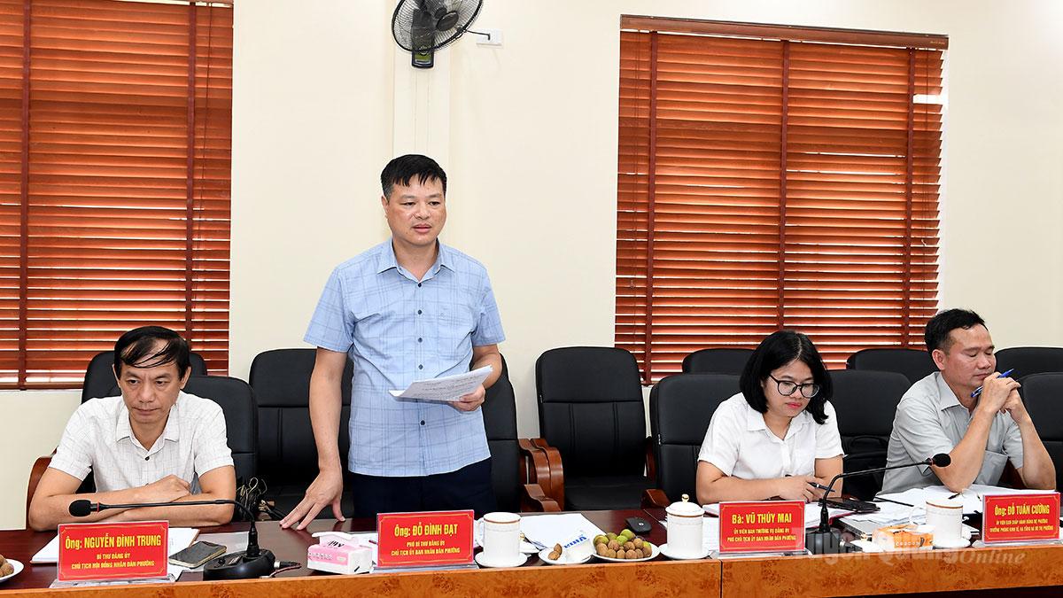 Lãnh đạo UBND phường An Tường báo cáo tình hình triển khai thực hiện các dự án trên địa bàn phường.