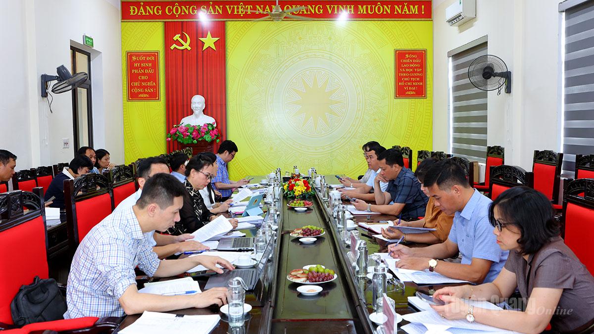 Toàn cảnh buổi làm việc.