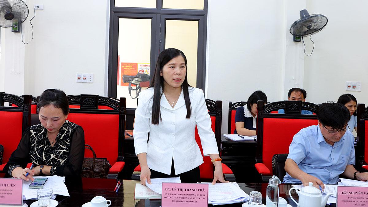 Đồng chí Lê Thị Thanh Trà, Uỷ viên BCH Đảng bộ tỉnh, Phó Chủ tịch HĐND tỉnh phát biểu ý kiến.