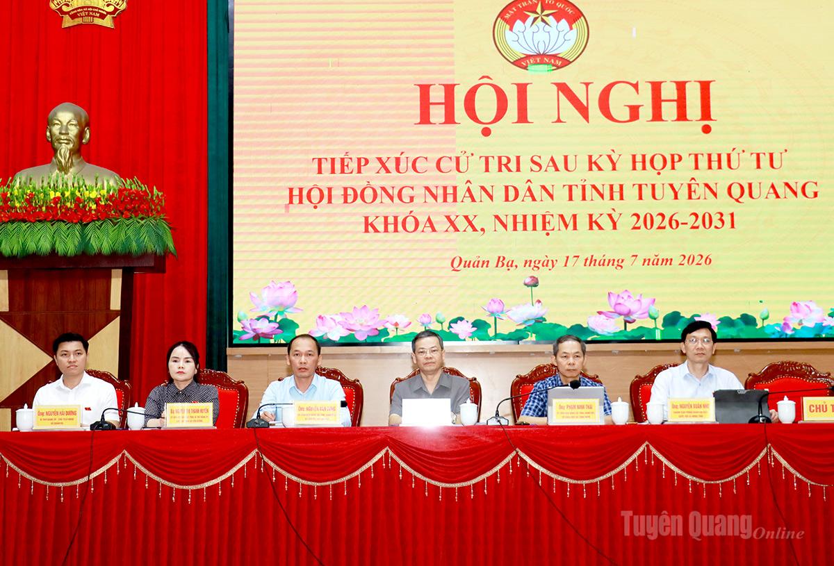 Tổ đại biểu số 2 HĐND tỉnh tiếp xúc cử tri tại xã Quản Bạ.