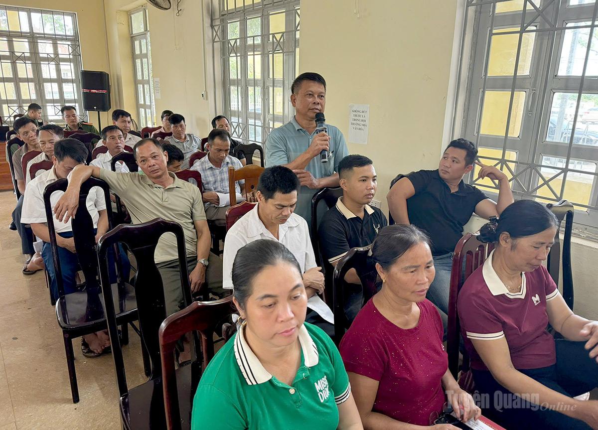 Cử tri xã Bình Ca kiến nghị với Tổ đại biểu số 7 HĐND tỉnh khóa 20, nhiệm kỳ 2026-2031 tại buổi TXCT.