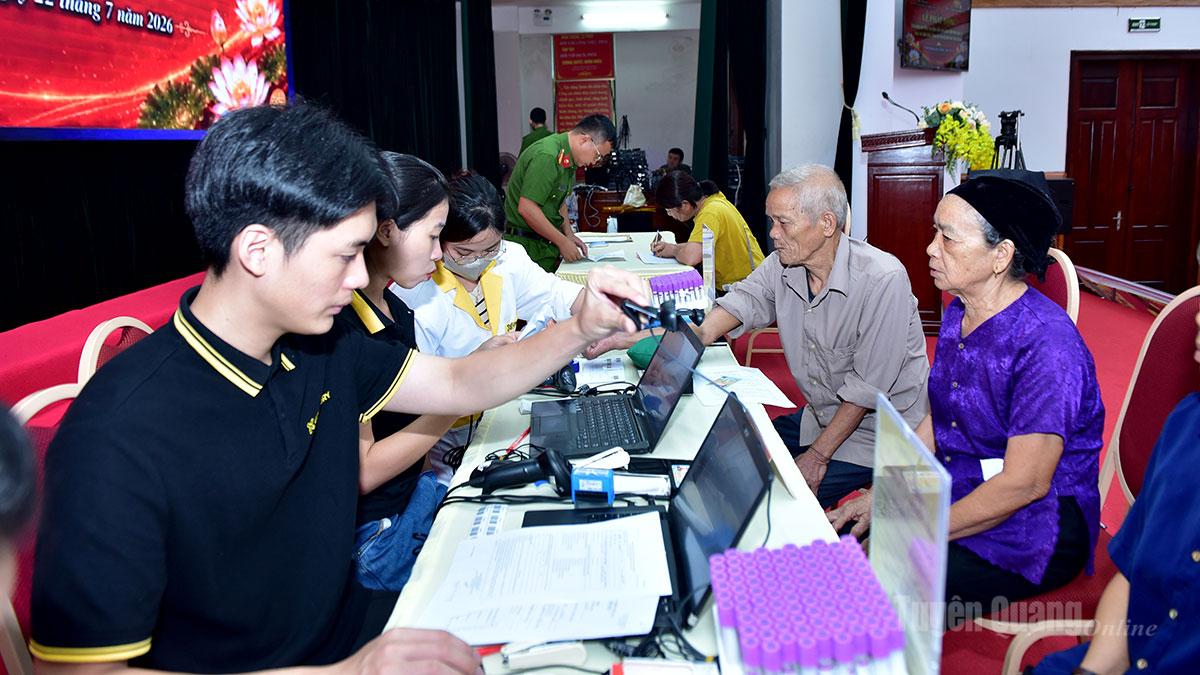 Ngay sau lễ phát động, các lực lượng liên quan triển khai thu nhận mẫu sinh phẩm ADN cho thân nhân liệt sĩ chưa xác được thông tin.