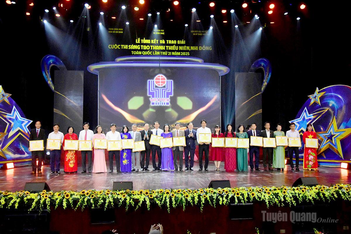 Liên hiệp các Hội Khoa học và Kỹ thuật tỉnh Tuyên Quang nhận Bằng khen của Ban tổ chức vì có thành tích xuất sắc trong công tác tuyên truyền, phổ biến Cuộc thi Sáng tạo Thanh thiếu niên, nhi đồng toàn quốc năm 2025.