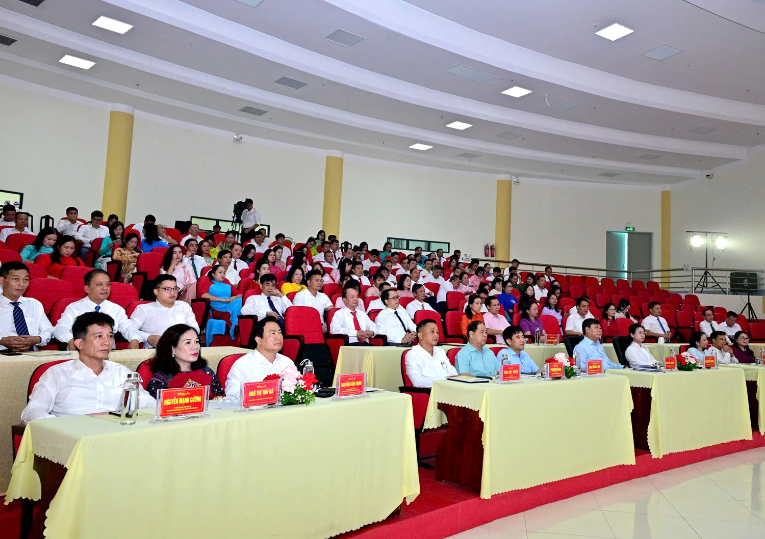 Các đại biểu và viên chức, người lao động cơ quan Báo và phát thanh, truyền hình Tuyên Quang dự Hội nghị