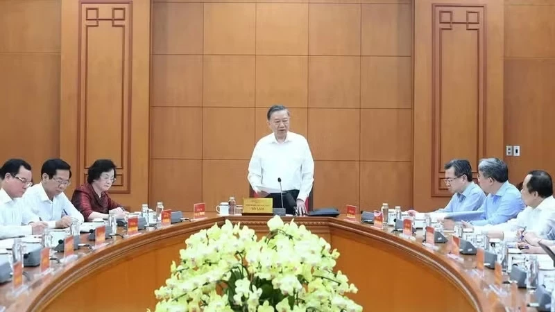 An overview of the working session on improving workforce quality, creating sustainable employment and developing human resources to meet the countrys new development requirements. (Photo: nhandan.vn)