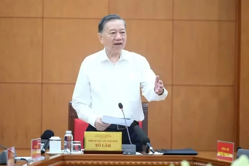 Party General Secretary and State President To Lam speaks at the working session on improving workforce quality, creating sustainable employment and developing human resources to meet the countrys new development requirements. (Photo: nhandan.vn)