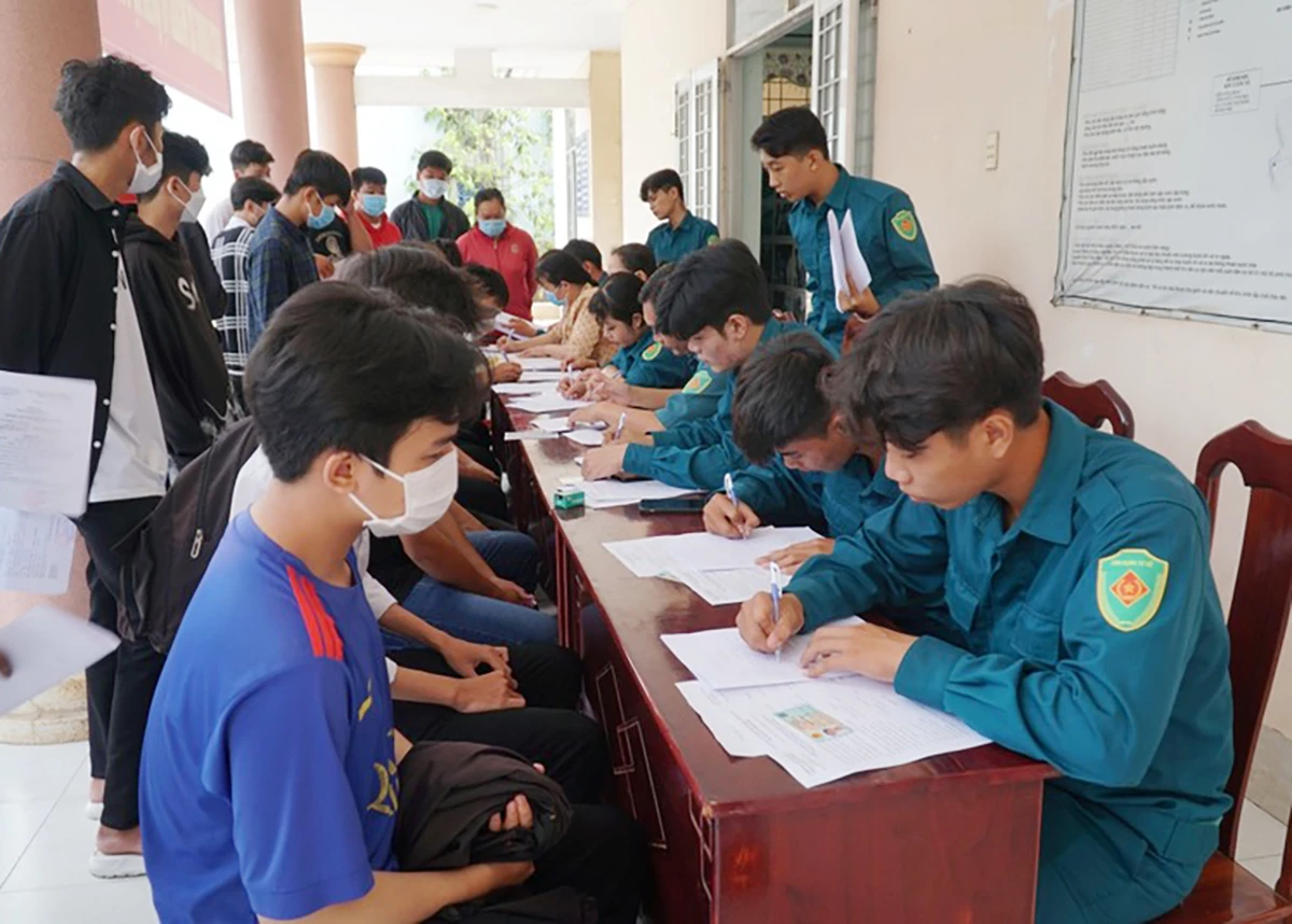 Phạt cảnh cáo đối với hành vi không đăng ký nghĩa vụ quân sự lần đầu - Ảnh minh họa