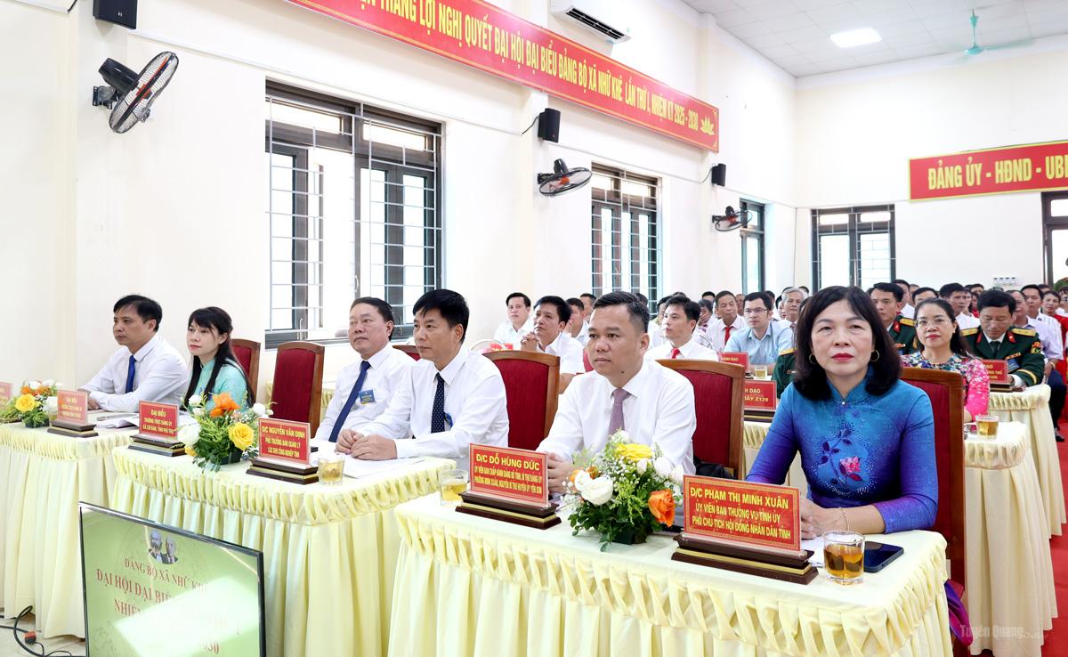 Đồng chí Phạm Thị Minh Xuân, Ủy viên Ban Thường vụ Tỉnh ủy, Phó Chủ tịch HĐND tỉnh dự và chỉ đạo Đại hội Đảng bộ xã Nhữ Khê. Ảnh: Đoàn Thư