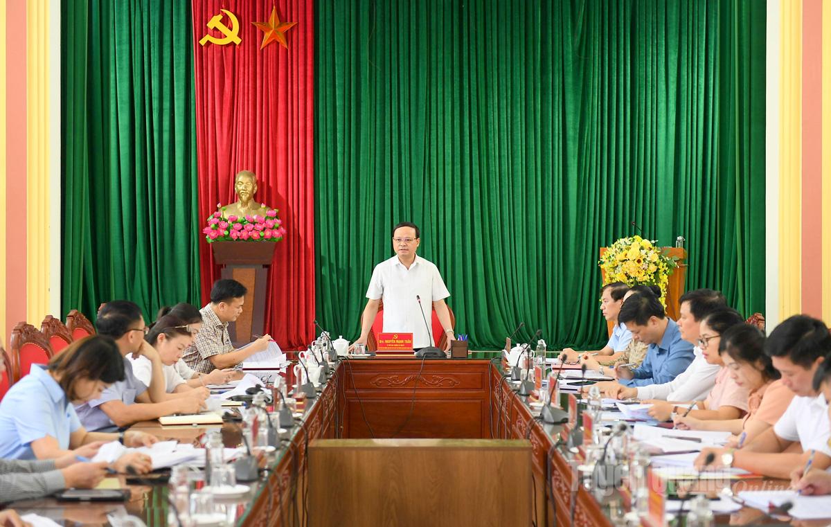 Đồng chí Nguyễn Mạnh Tuấn, Ủy viên Ban Thường vụ Tỉnh ủy, Phó Chủ tịch Thường trực UBND tỉnh chủ trì buổi làm việc với Ban Thường vụ Đảng ủy phường An Tường.