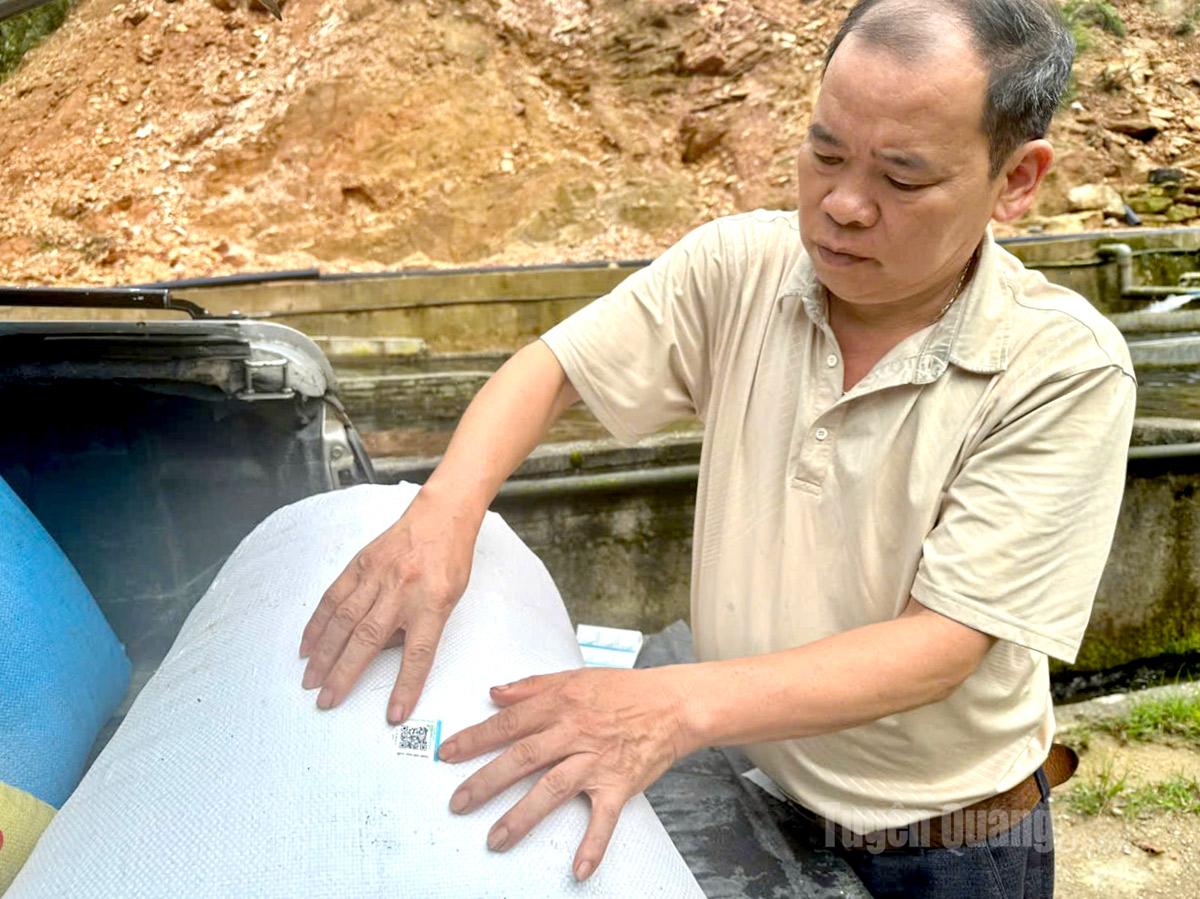 Sản phẩm của Hợp tác xã cá Tầm Nậm An xuất bán ra thị trường đều được dán tem truy xuất nguồn gốc, minh chứng cho chất lượng sản phẩm.
