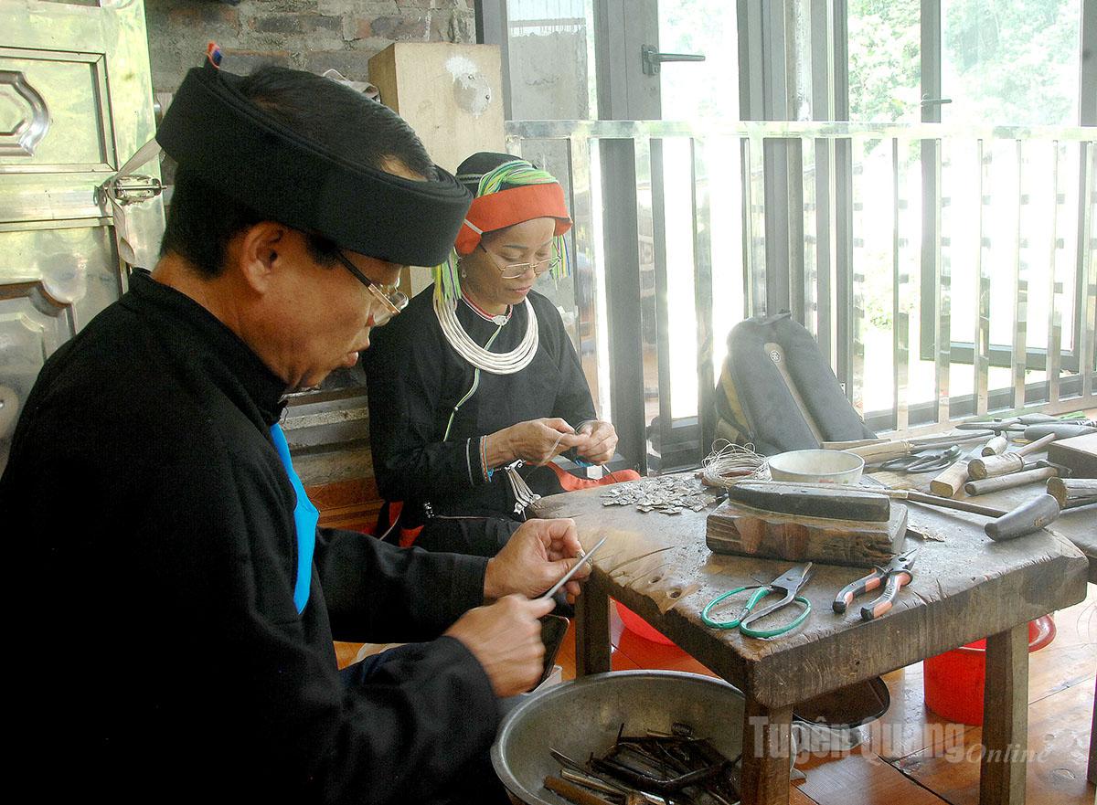 Công đoạn giũa bạc 