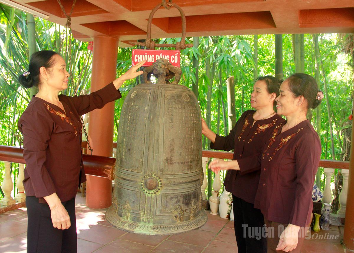 Chuông đồng cổ chùa Sùng Khánh được đúc năm 1707.