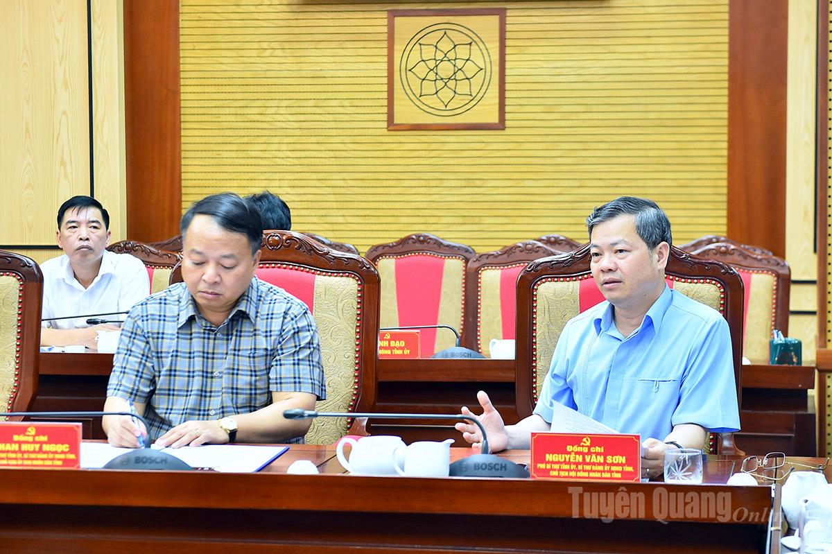 Đồng chí Nguyễn Văn Sơn, Phó Bí thư Tỉnh ủy, Chủ tịch HĐND tỉnh phát biểu tại cuộc họp.
