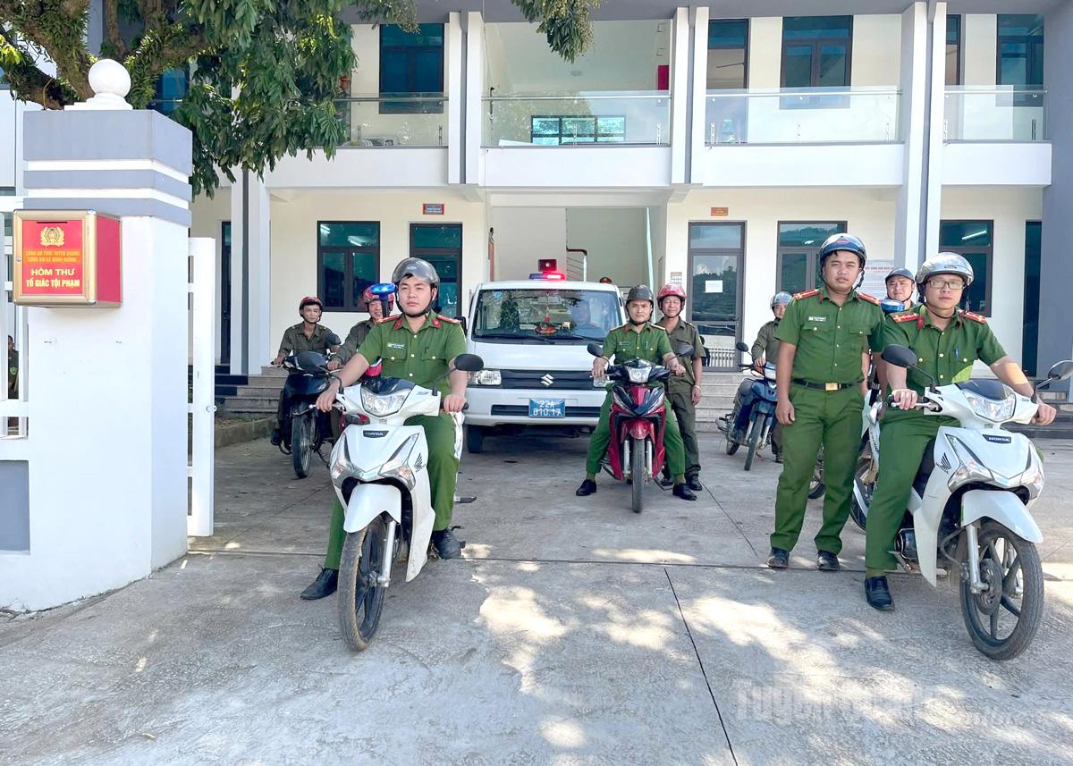 Công an xã Bình Xa ra quân bảo vệ an ninh trật tự.