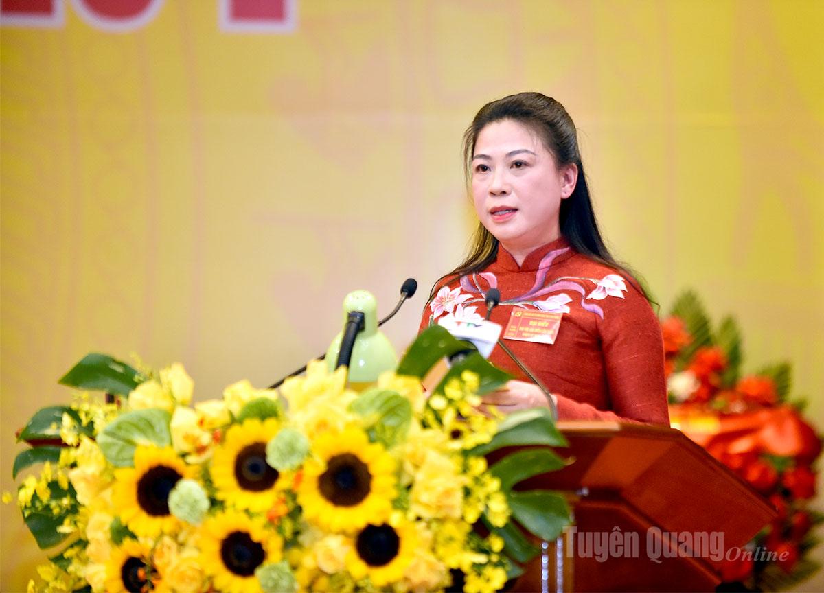Đông chí Lê Thị Kim Dung, Phó Bí thư Thường trực Tỉnh ủy, Bí thư Đảng ủy các cơ quan Đảng tỉnh phát biểu khai mạc Đại hội.